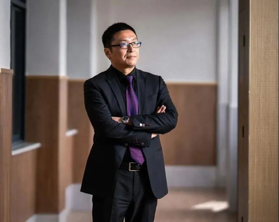 丽江上海新纪元学校:校长胡柏林专访——学校重在"贵族精神" 为孩子