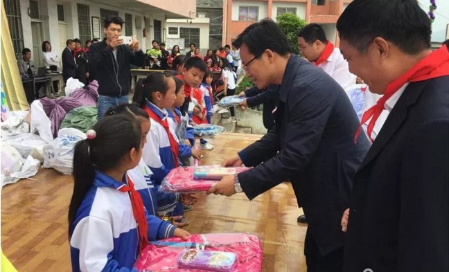 赫章图书2018.jpg