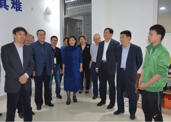 教育部领导视察山东潍坊上海新纪元学校