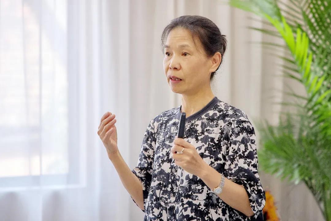 集团副总裁,上海新纪元武义双语学校校长谢作黎