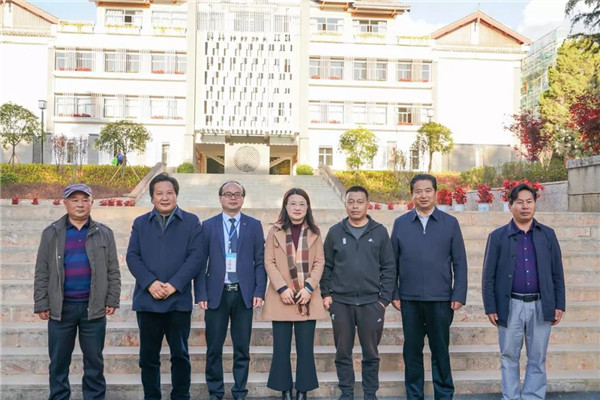 古城区区长苏武,副区长李贽,区教育局局长张廷钧,丽江市上海新纪元